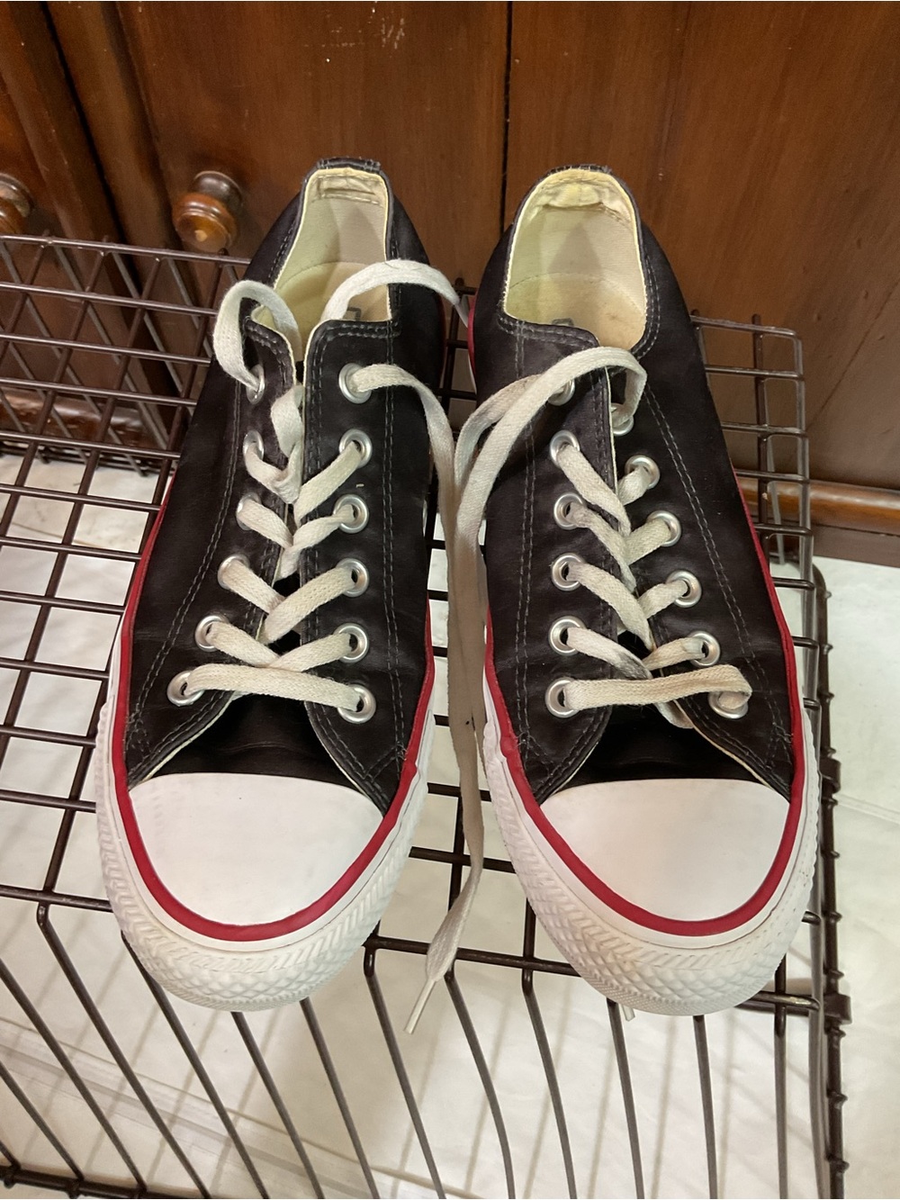 Converse Sheen Black Classic Red Accent Stripe Size 7 Euc Worn Logo As Pictured